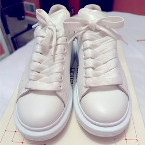 Alexander McQueen sneakers sz 8